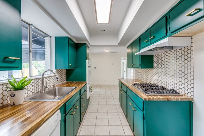 Building Photo - 400 Cherry Hill Dr