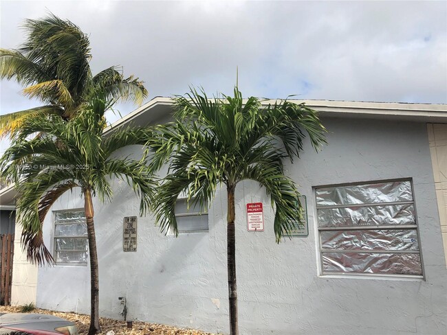 Building Photo - 716 SW 16th Ave