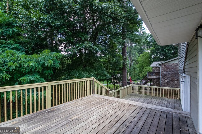 Building Photo - 6090 Graceland Cir