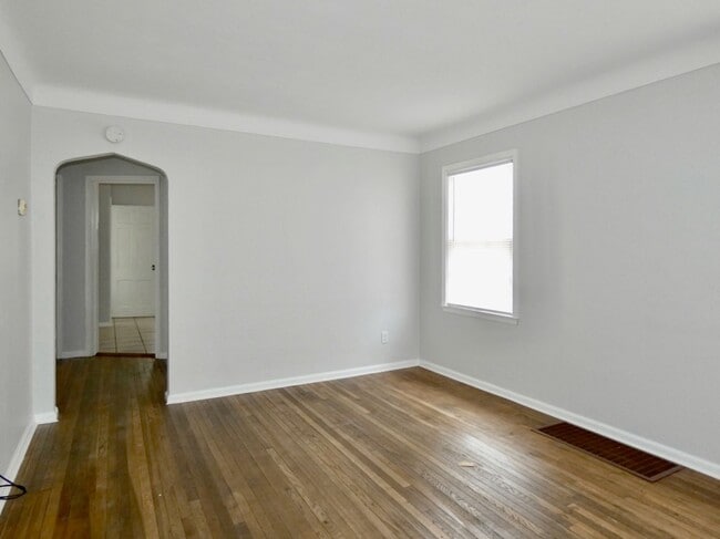 Building Photo - 2211 W Sylvania Ave