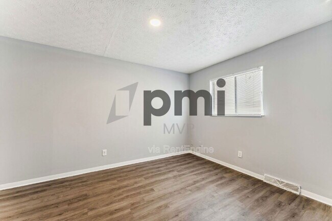 Building Photo - 4056 Carlton Ave