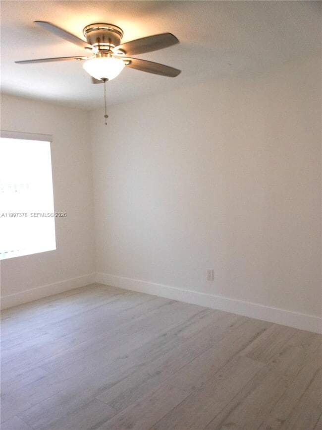 Building Photo - 221 SW 9th Ave