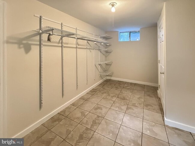 Building Photo - 9549 Fingerboard Rd