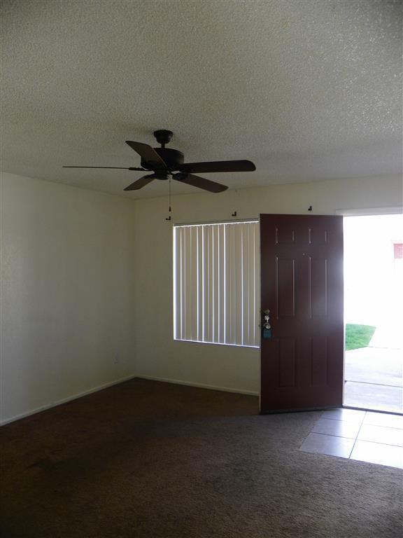Building Photo - 3 Bedroom Townhome - Small Private Patio- ...