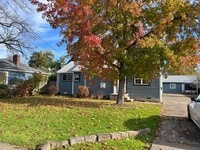Building Photo - Charming Bungalow