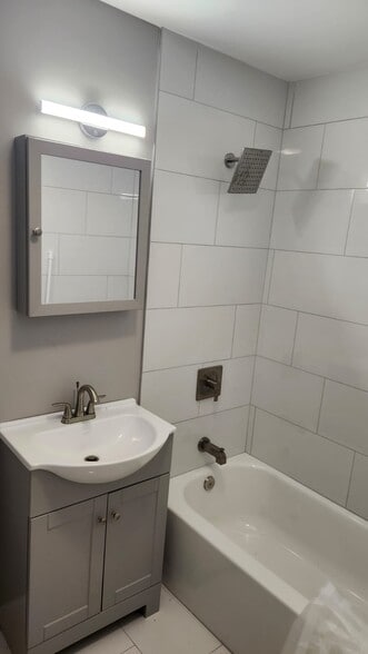 Building Photo - 17 Union Ave