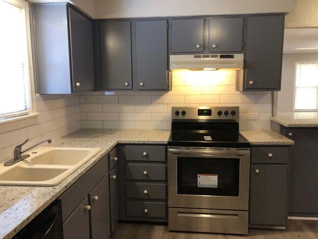 Primary Photo - 2616 26th St
