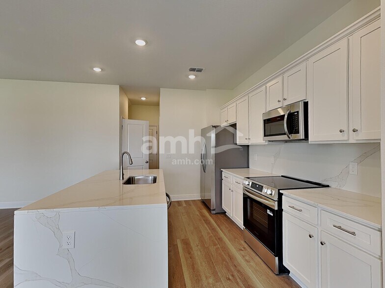 Building Photo - 5972 River Farm Ave