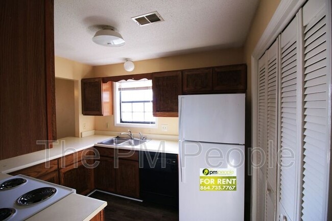 Building Photo - 13 Pointer Ln