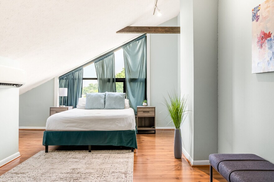 Building Photo - 962 Pavilion St