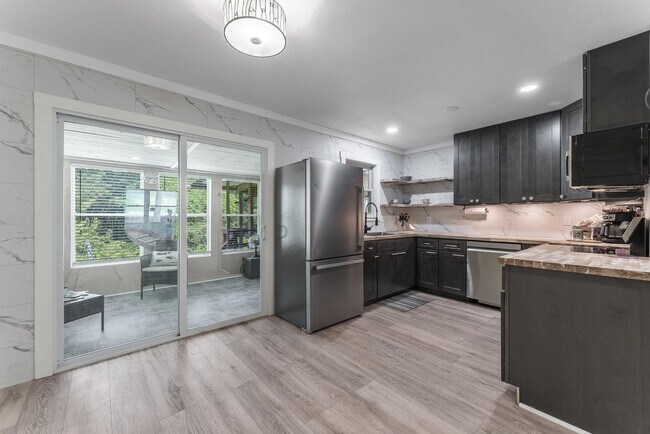 Building Photo - Charming Two Bedroom in Rogers