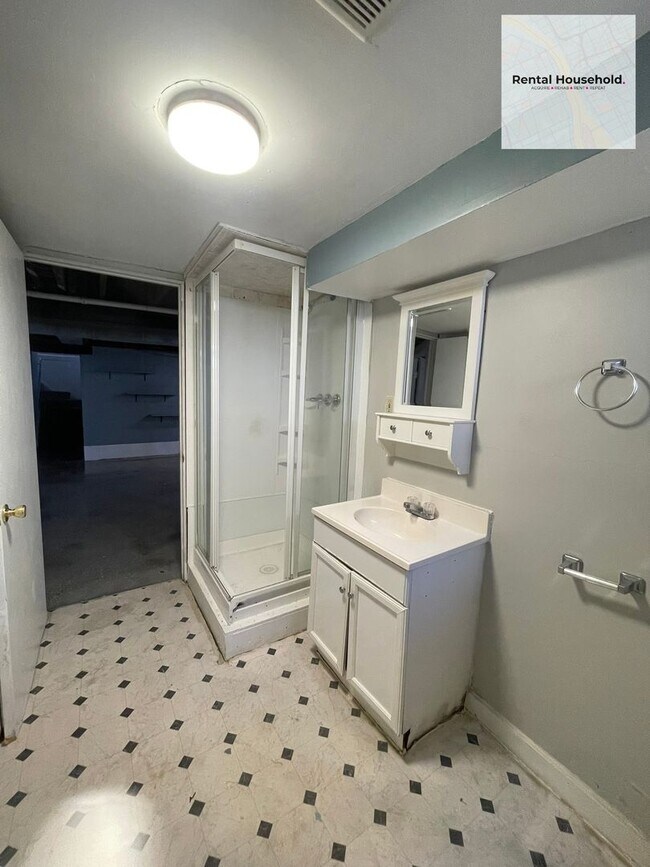 Building Photo - Stunning & Spacious 3-Bedroom Home in Warren!