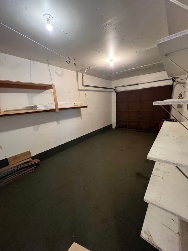 Building Photo - Two Bedroom Duplex in Port Orchard, Availa...