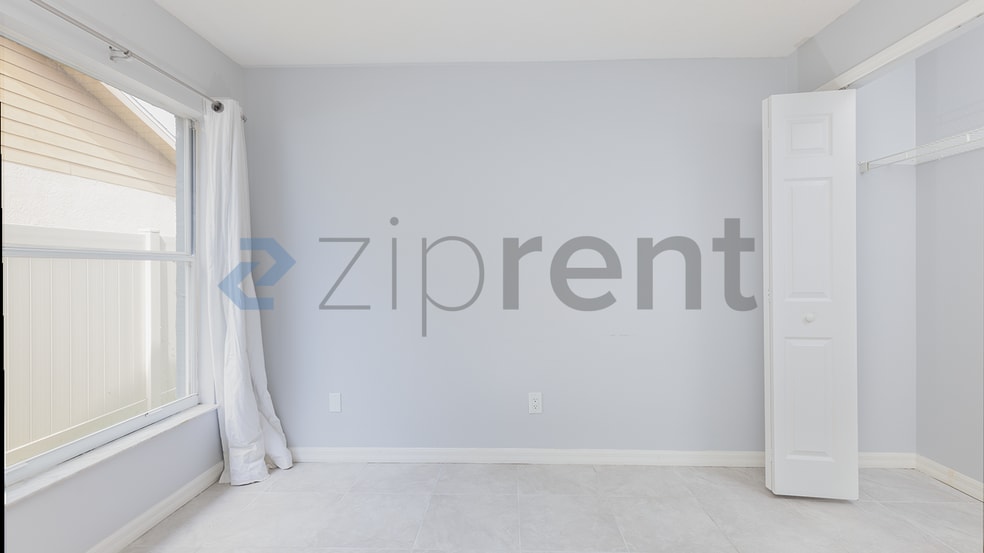 Building Photo - Unit