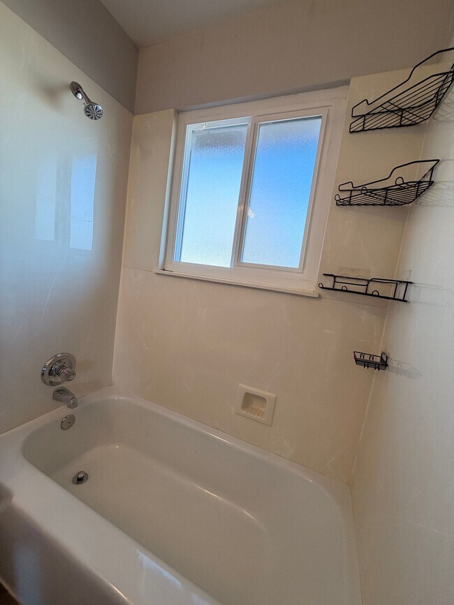 Building Photo - 4234 Forrest Hill Rd