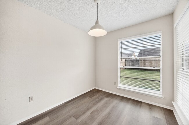 Building Photo - 12047 Plumpoint Dr