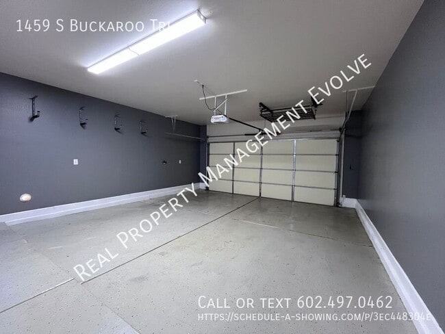 Building Photo - 1459 S Buckaroo Trail