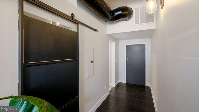 Building Photo - 444 N 4th St