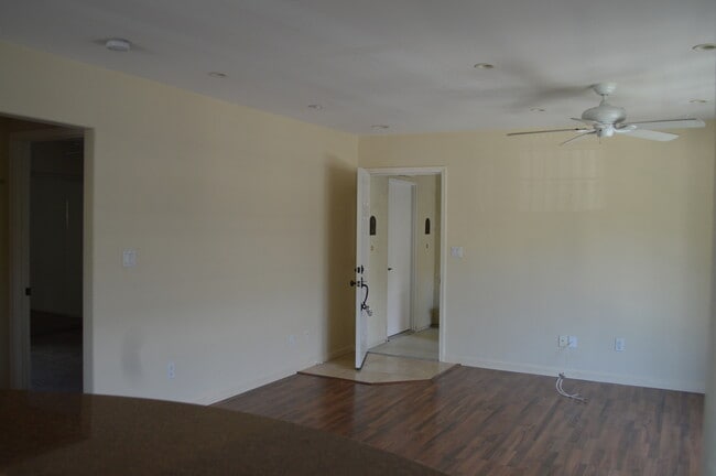 Building Photo - 1 Bedroom Condo in Mission Hills