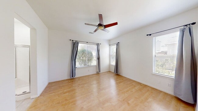 Building Photo - Beautiful 4 Bedroom Family Home
