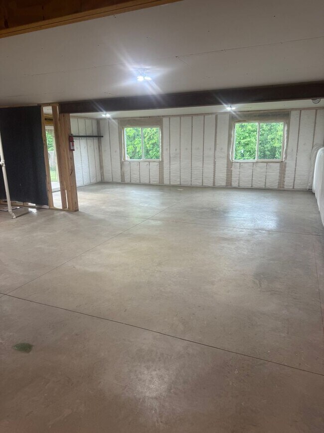 Building Photo - Great single family home!