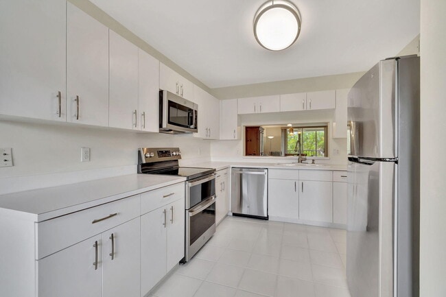 Building Photo - 4735 Lucerne Lakes Blvd