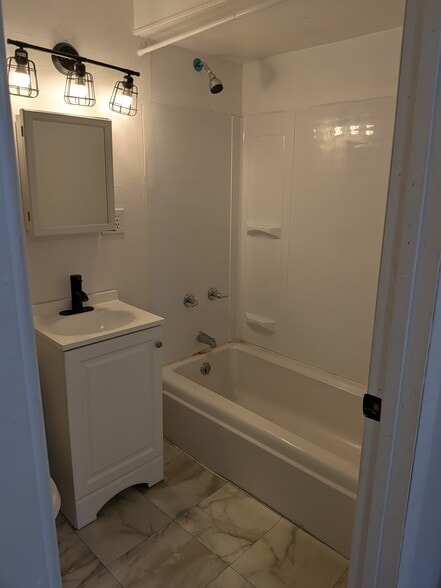 Building Photo - 65 E Stevens St