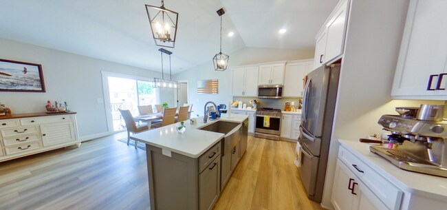 Building Photo - 3D TOUR + BEAUTIFUL HOME + 3 Car Garage + Fenced In Yard! Available July 3rd!