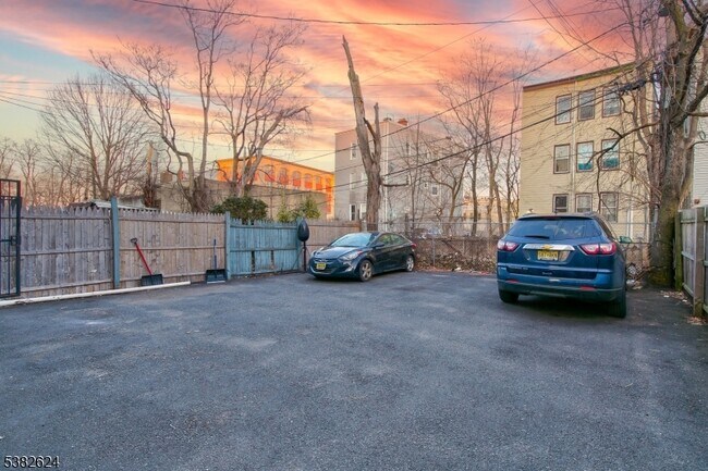 Building Photo - 178 N 16th St