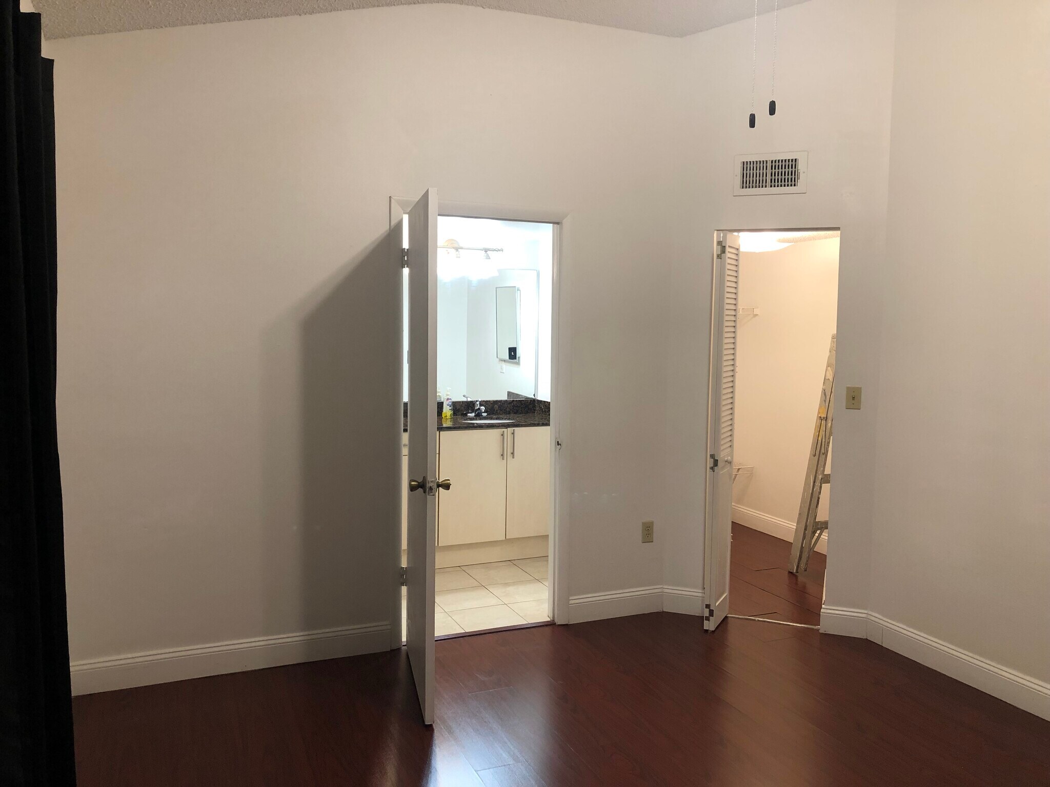 Building Photo - 2550 SW 18th Ter