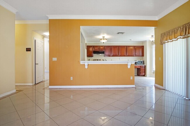 Building Photo - Spacious Home on Oversized Lot Now Availab...