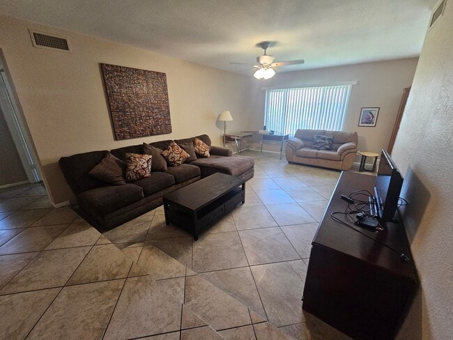 Building Photo - 3 Bedroom 2 Bath Furnished Home