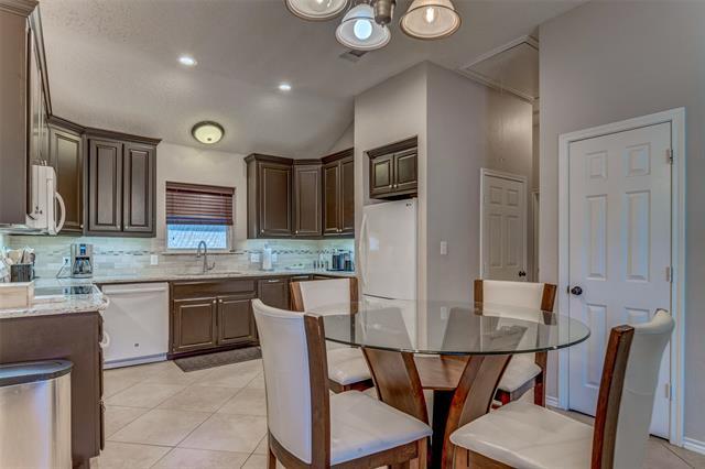 Building Photo - 11812 Canoe Rd