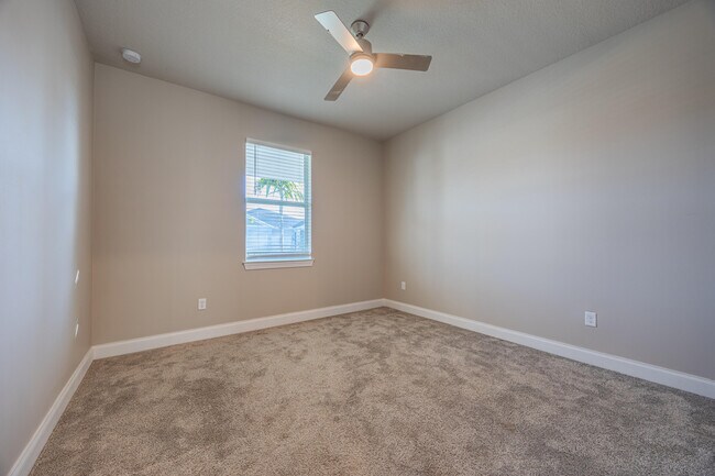 Building Photo - 6616 Cloverdale Ave