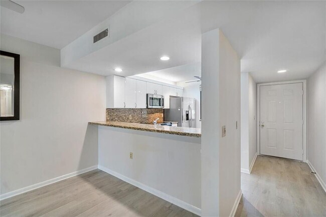 Building Photo - 6181 Balboa Cir