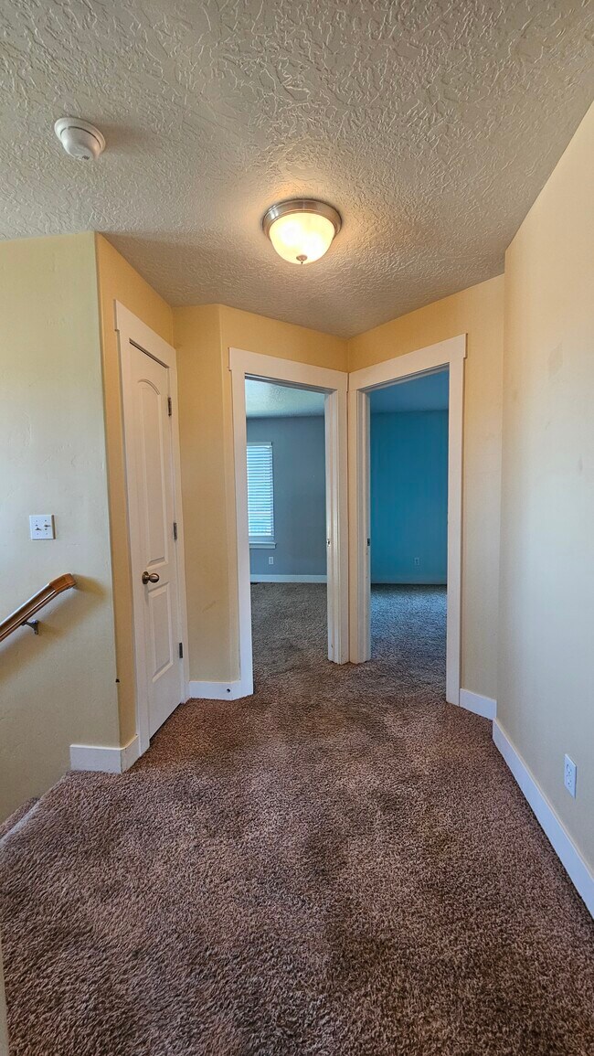 Building Photo - 2718 N Elm Dr