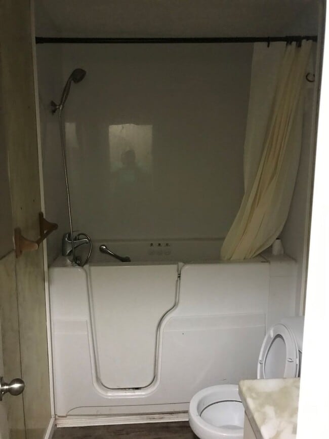 Building Photo - 205 Jim Denton