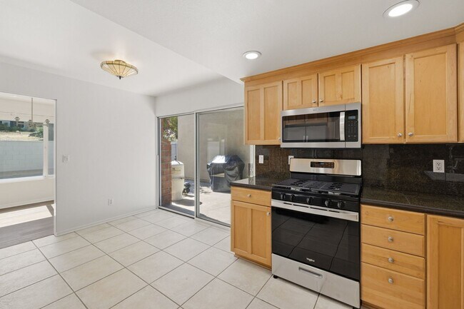 Building Photo - Beautifully Updated Home in Lake Lindero