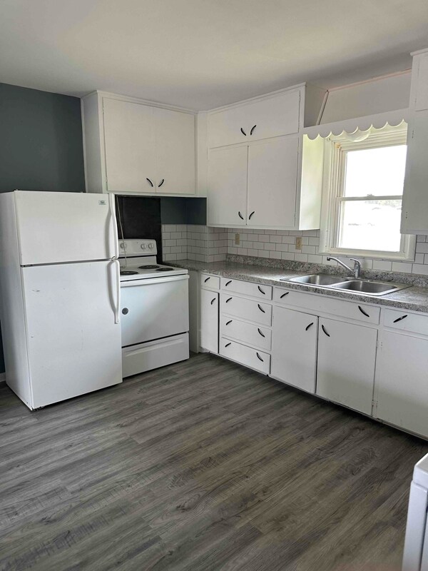 Building Photo - 149 E 1st St