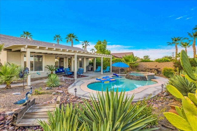 Building Photo - 60636 Desert Shadows Dr
