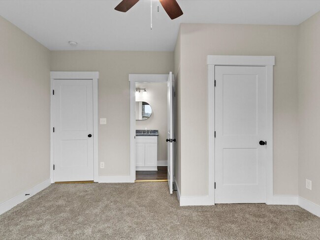 Building Photo - Enjoy privacy and seclusion while still being in Athens City!