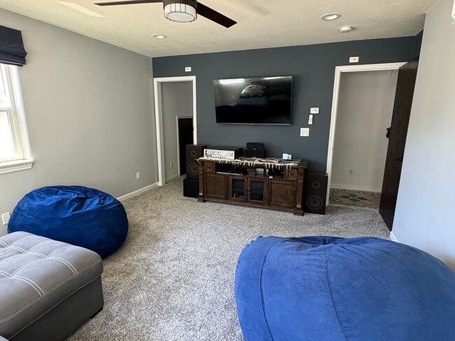 Building Photo - 4 Bedroom, 3 Bathroom Home in Tijeras, NM