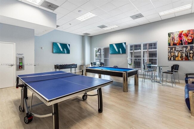 Building Photo - 1800 N Bayshore Dr