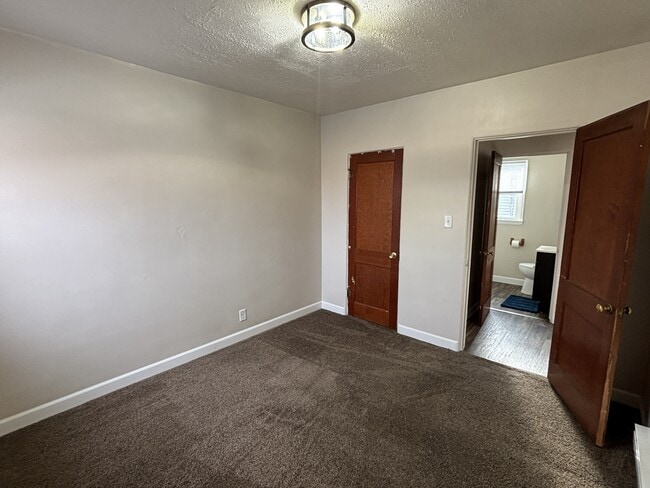 Building Photo - 124 7th St