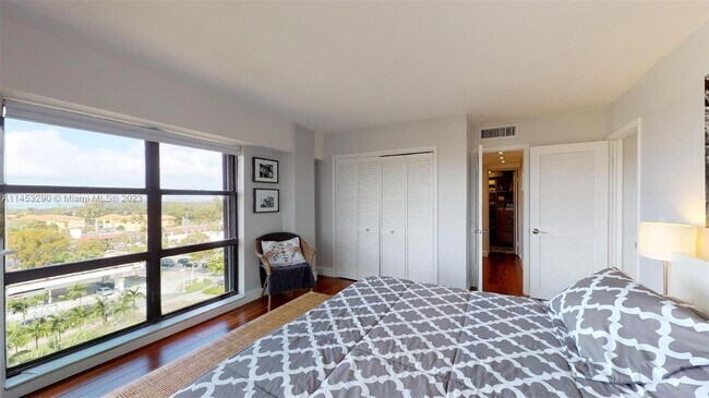 Building Photo - 77 Crandon Blvd