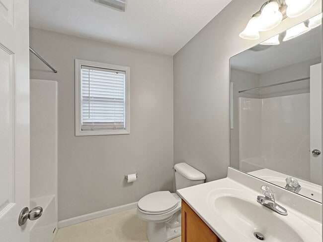 Building Photo - Charming Karns, 3-4 bedroom Home on Quiet ...