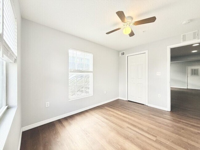 Building Photo - 425 F St