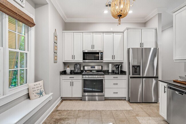 Building Photo - 51 Rue Caribe