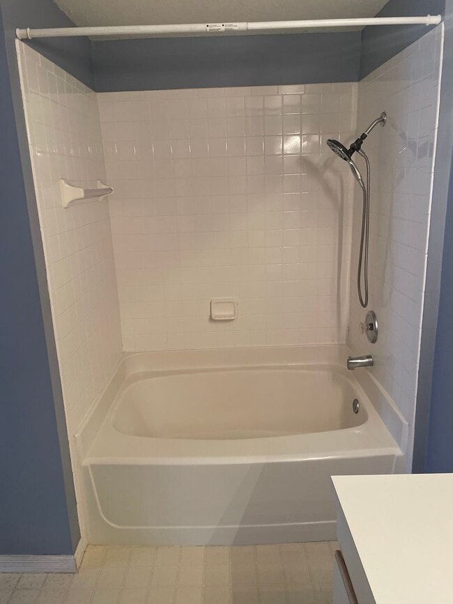 Building Photo - 3-bedroom, 2-bath home features a 2-car garage