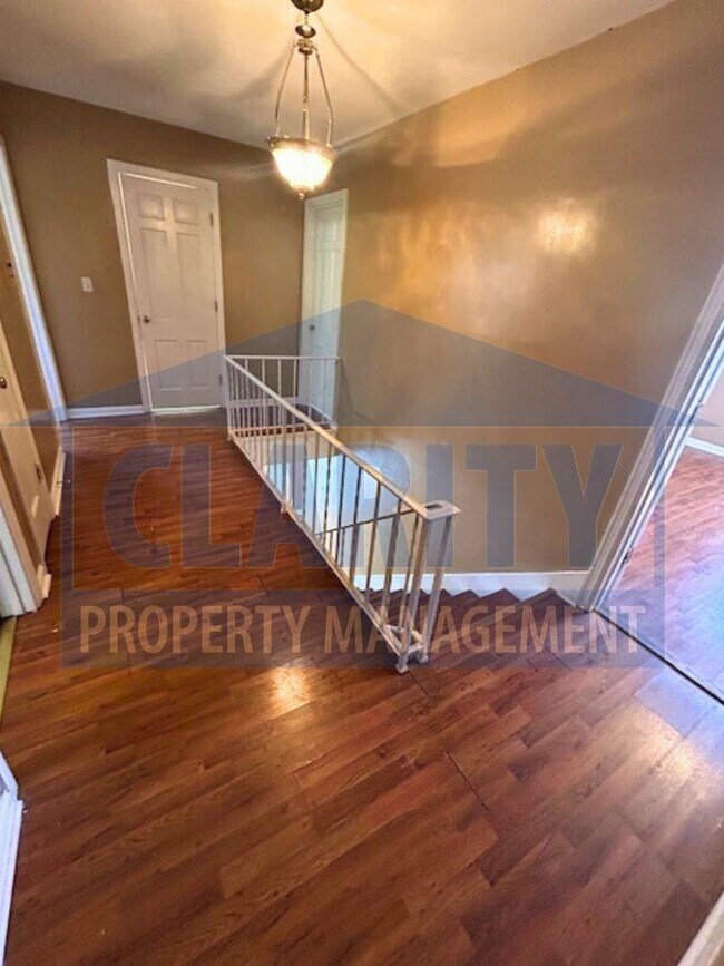 Building Photo - Large, four bedroom home in Chattanooga!